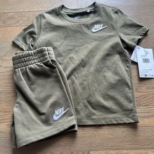 NWT Nike Toddler Set size 3T